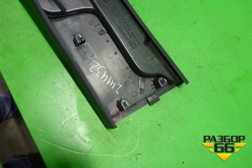 Обшивка стойки центральная правая (7L6867240FR) для Volkswagen Touareg c 2002-2010г (Туарег)