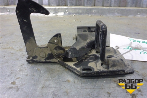 Крюк замка капота для Volkswagen Touareg c 2002-2010г (Туарег)