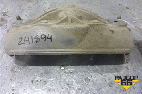 Кронштейн амортизатора переднего для Volkswagen Touareg c 2002-2010г (Туарег)