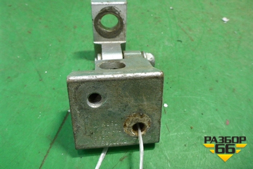 Петля двери задней правой верхняя (7L0833402) для Volkswagen Touareg c 2002-2010г (Туарег)