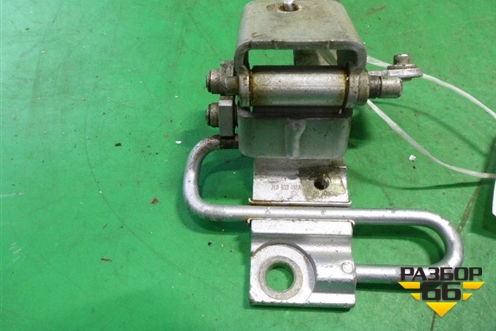 Петля двери задней правой нижняя (7L0833412A) для Volkswagen Touareg c 2002-2010г (Туарег)