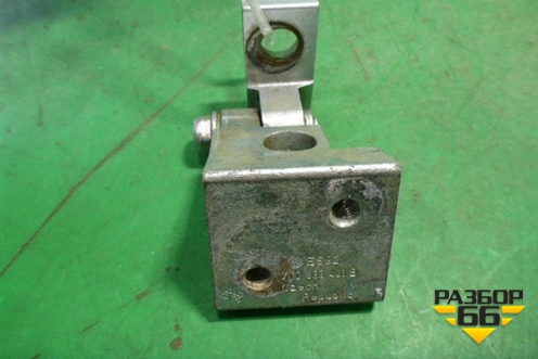 Петля двери задней левой верхняя (7L0833401B) для Volkswagen Touareg c 2002-2010г (Туарег)