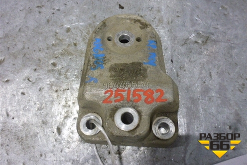 Кронштейн двигателя правый (верхний) (96446554) для Chevrolet Evanda с 2004г (Эванда)