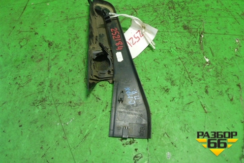 Накладка двери передней правой уголок (3M51R23408AD) для Ford C-MAX с 2003-2010г (ЦМакс 1)