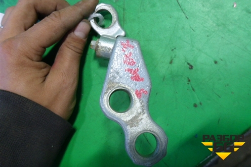 Петля двери задней левой нижняя (3M51R26810AHU) для Ford C-MAX с 2003-2010г (ЦМакс 1)