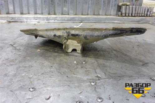 Кронштейн амортизатора (левый) для Peugeot Partner Tepee с 2008г (Партнер Типпи)