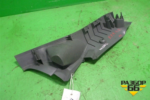 Обшивка стойки задняя нижняя левая (4M51A31017AGW) для Ford Focus 2 с 2008-2011г (Фокус)