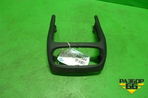 Накладка внутренняя (на подлокотник задняя часть) для Porsche Cayenne с 2003-2010г (Каен)