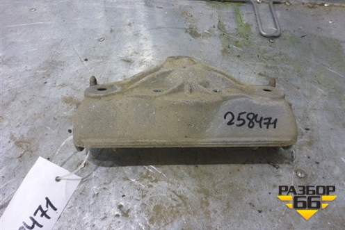 Кронштейн амортизатора переднего (правый) для Porsche Cayenne с 2003-2010г (Каен)