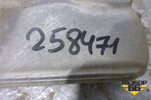 Кронштейн амортизатора переднего (правый) для Porsche Cayenne с 2003-2010г (Каен)