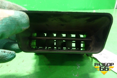 Дефлектор воздушный центральный (левый) (3M51R014L21AB) для Ford C-MAX с 2003-2010г (ЦМакс 1)