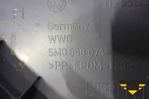 Обшивка двери задней правой под электрику (5M0868074A) для Volkswagen Golf V Plus с 2005-2014г (Гольф 5 Плюс)