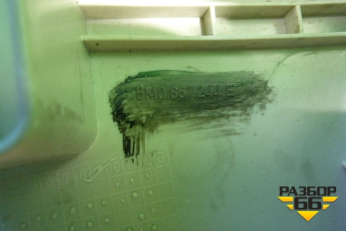 Обшивка стойки центральная верхняя правая (5M0867286C) для Volkswagen Golf V Plus с 2005-2014г (Гольф 5 Плюс)