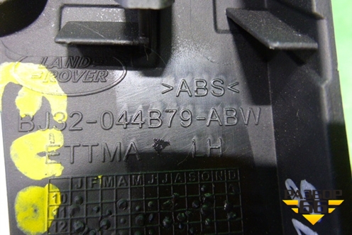 Накладка на торпедо (центральная левая) (BJ32044B79ABW) для Land Rover Range Rover Evoque с 2011-2018г (Евог)