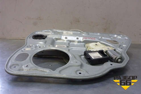 Стеклоподъёмник электрический задний правый (8679083) для Volvo S40 с 2004-2012г (C40)