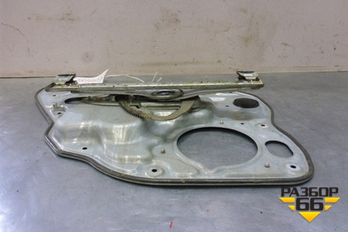 Стеклоподъёмник электрический задний правый (8679083) для Volvo S40 с 2004-2012г (C40)