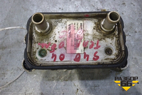 Радиатор масляный (2.4л B5244S) (30637966) для Volvo S40 с 2004-2012г (C40)