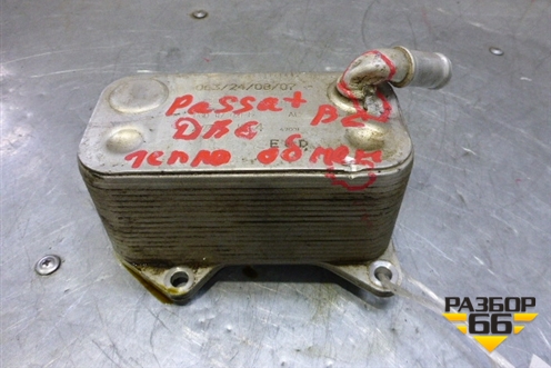 Радиатор масляный (06D117021C) для Volkswagen Passat (B6) с 2005-2010г (Пассат Б6)