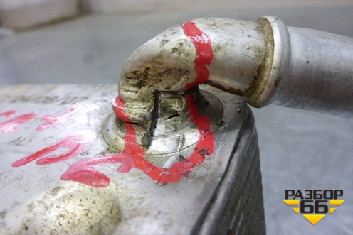 Радиатор масляный (06D117021C) для Volkswagen Passat (B6) с 2005-2010г (Пассат Б6)