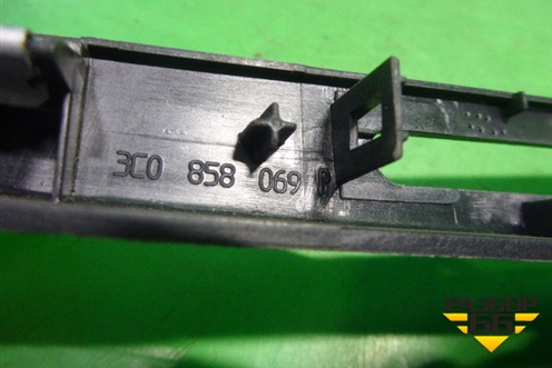 Рамка магнитолы (3C0858069P) для Volkswagen Passat (B6) с 2005-2010г (Пассат Б6)