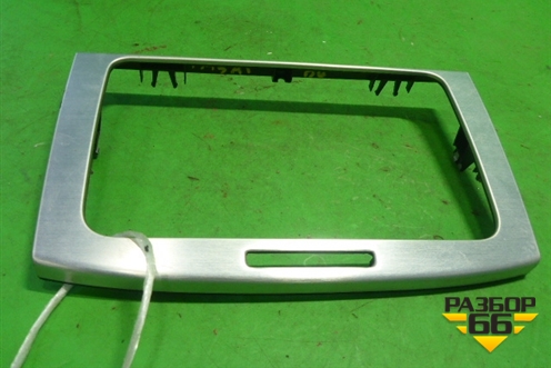 Рамка магнитолы (3C0858069P) для Volkswagen Passat (B6) с 2005-2010г (Пассат Б6)