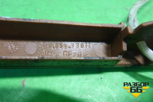 Накладка на торпедо (центральная) (3C0858336H) для Volkswagen Passat (B6) с 2005-2010г (Пассат Б6)