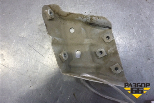 Кронштейн переднего крыла левый (7L6821151A) для Volkswagen Touareg c 2002-2010г (Туарег)