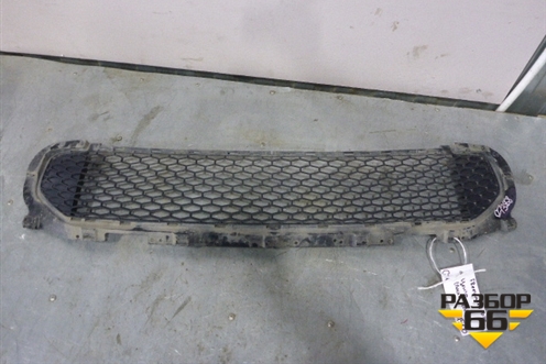 Решетка в передний бампер центральная (после 2010г) (BH5217K946) для Land Rover Freelander 2 с 2007г (Фрилендер)