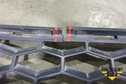 Решетка в передний бампер центральная (до2010г) (6H5217K946AA) для Land Rover Freelander 2 с 2007г (Фрилендер)