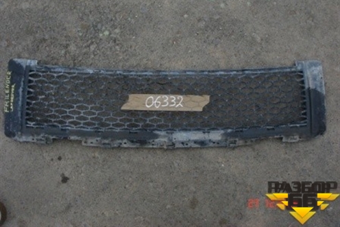 Решетка в передний бампер центральная (до 2010г) для Land Rover Freelander 2 с 2007г (Фрилендер)