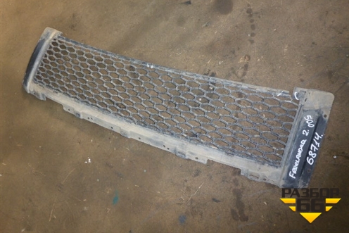 Решетка в передний бампер центральная (до 2010г) для Land Rover Freelander 2 с 2007г (Фрилендер)