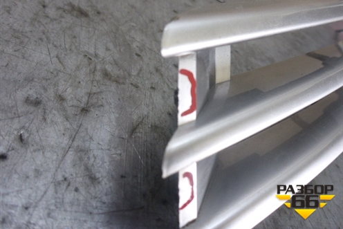 Решетка в передний бампер левая (накладка) для Land Rover Range Rover 4 с 2013-2022г (Вог)