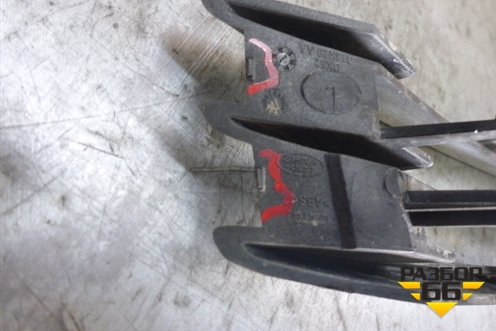 Решетка в передний бампер левая (накладка) для Land Rover Range Rover 4 с 2013-2022г (Вог)