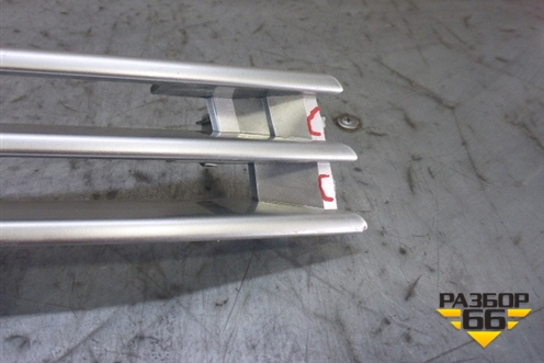 Решетка в передний бампер правая (накладка) для Land Rover Range Rover 4 с 2013-2022г (Вог)