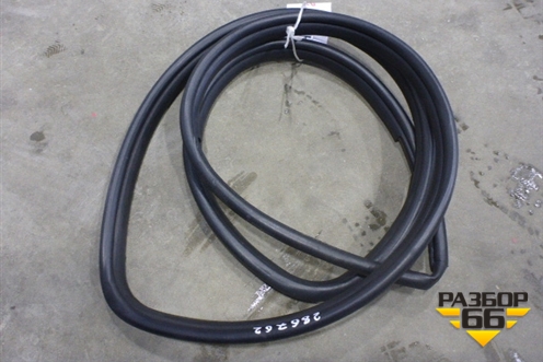 Уплотнитель двери (задний левый на кузов) для Toyota Camry V50 с 2011-2018г (Камри)