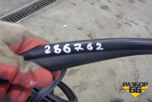 Уплотнитель двери (задний левый на кузов) для Toyota Camry V50 с 2011-2018г (Камри)