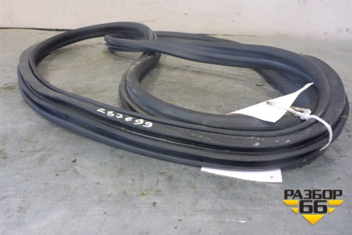 Уплотнитель двери (передней правой) для Cadillac BLS с 2006г (БЛС)