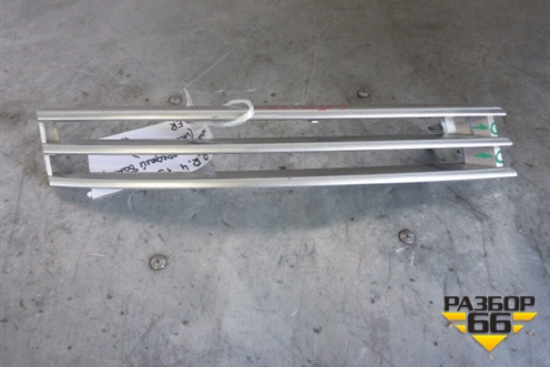 Решетка в передний бампер правая (накладка) для Land Rover Range Rover 4 с 2013-2022г (Вог)