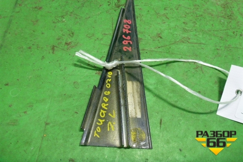 Накладка двери задней левой (уголок) для Volkswagen Touareg c 2002-2010г (Туарег)