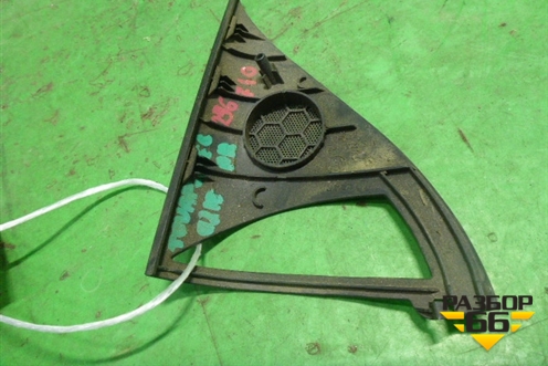 Накладка двери передней правой уголок (7L6837994) для Volkswagen Touareg c 2002-2010г (Туарег)