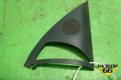 Накладка двери передней правой уголок (7L6837994) для Volkswagen Touareg c 2002-2010г (Туарег)