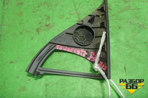 Накладка двери передней левой уголок (7L6837993) для Volkswagen Touareg c 2002-2010г (Туарег)