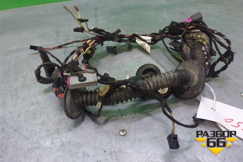 Проводка двери передней правой для Volkswagen Touareg c 2002-2010г (Туарег)