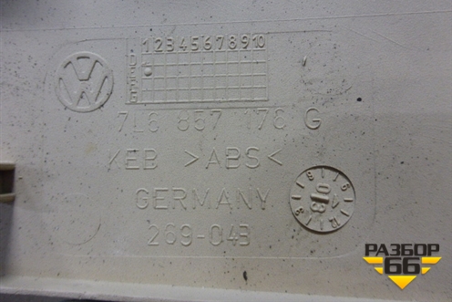 Накладка на торпедо (боковая правая) (7L6857176G) для Volkswagen Touareg c 2002-2010г (Туарег)