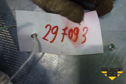 Накладка декоративная на двигатель (4.2л AXQ левая) (7L6103505) для Volkswagen Touareg c 2002-2010г (Туарег)