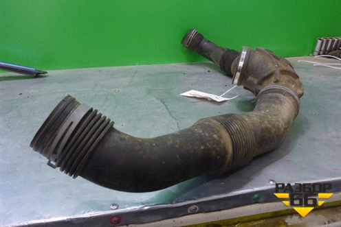 Патрубок воздушного фильтра (в сборе 4.2л AXQ) для Volkswagen Touareg c 2002-2010г (Туарег)