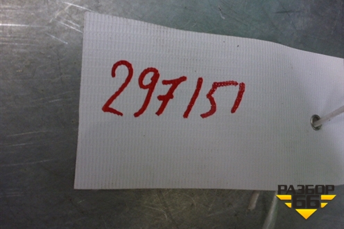 Кронштейн заднего бампера центральный (7L6807863B) для Volkswagen Touareg c 2002-2010г (Туарег)