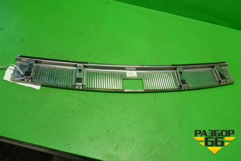 Обшивка багажника на заднюю панель (7L6863459) для Volkswagen Touareg c 2002-2010г (Туарег)