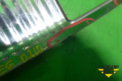 Обшивка багажника на заднюю панель (7L6863459) для Volkswagen Touareg c 2002-2010г (Туарег)