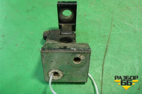 Петля двери задней левой верхняя (7L0833401B) для Volkswagen Touareg c 2002-2010г (Туарег)